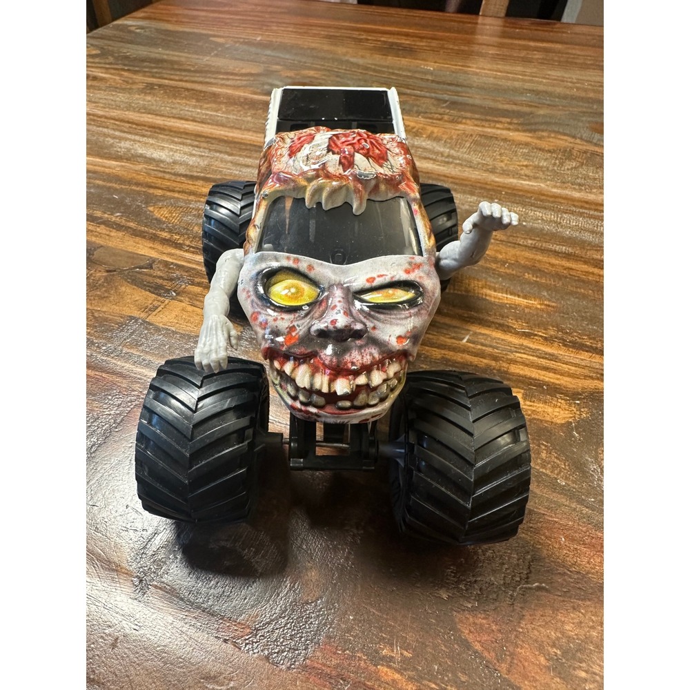 Monster Jam Zombie Monster Truck 1:24 Scale Die-Cast Toy Vehicle 2021 BKT Tires - Picture 3 of 11